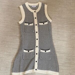 Chic Black and Cream Sleeveless Midi Dress